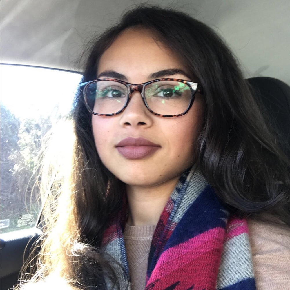 Meet your Posher, Dominique